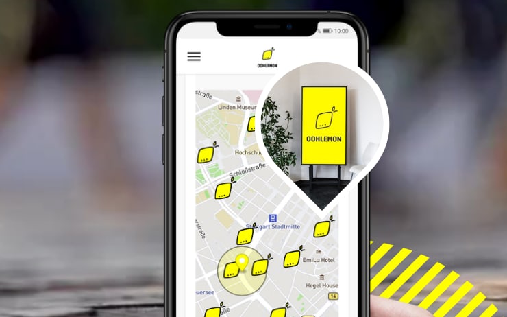 OOHLEMON App mit Standortkarte und Display an einem echten Standort